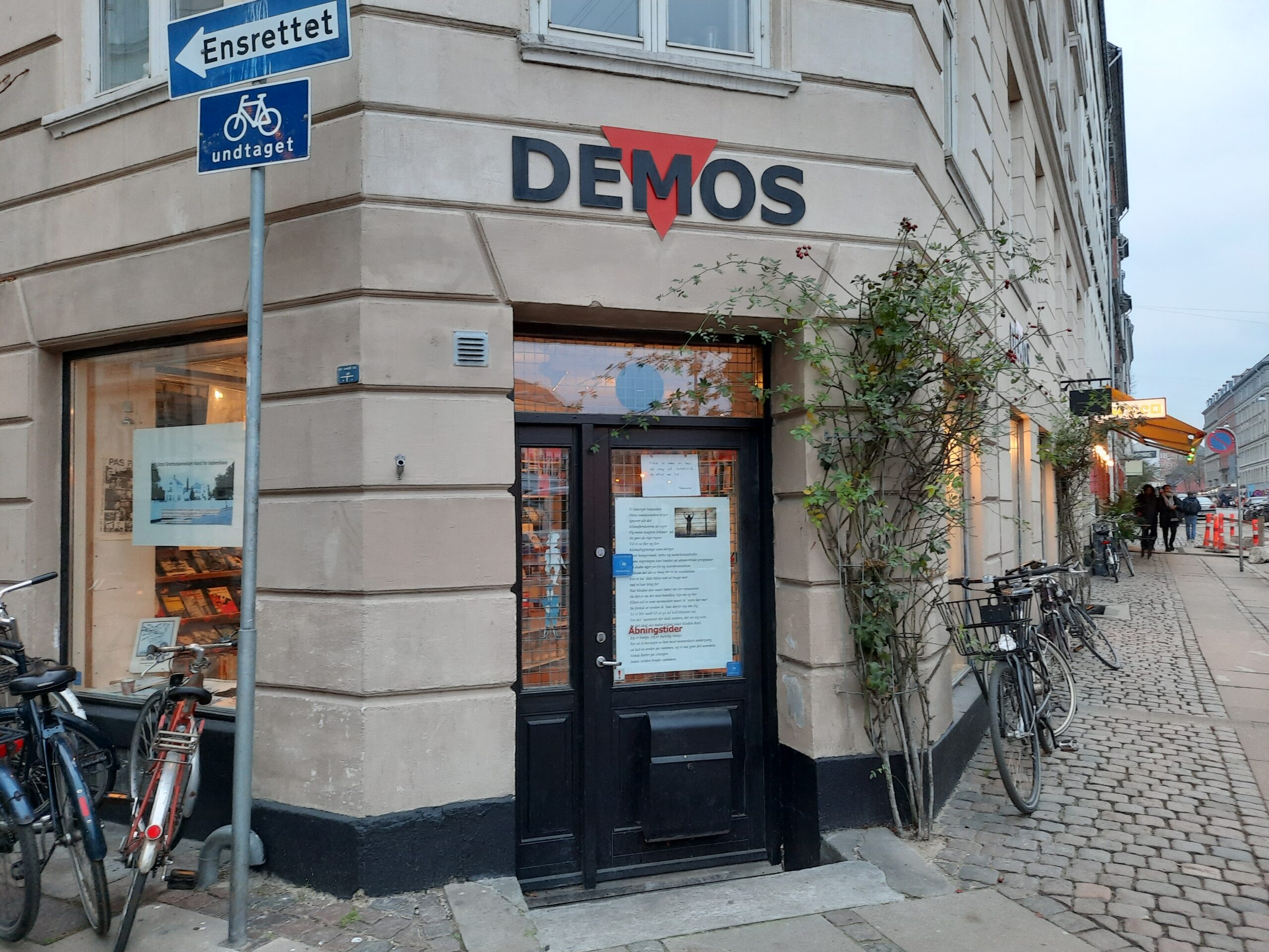 En Nytårs Hilsen fra Demos